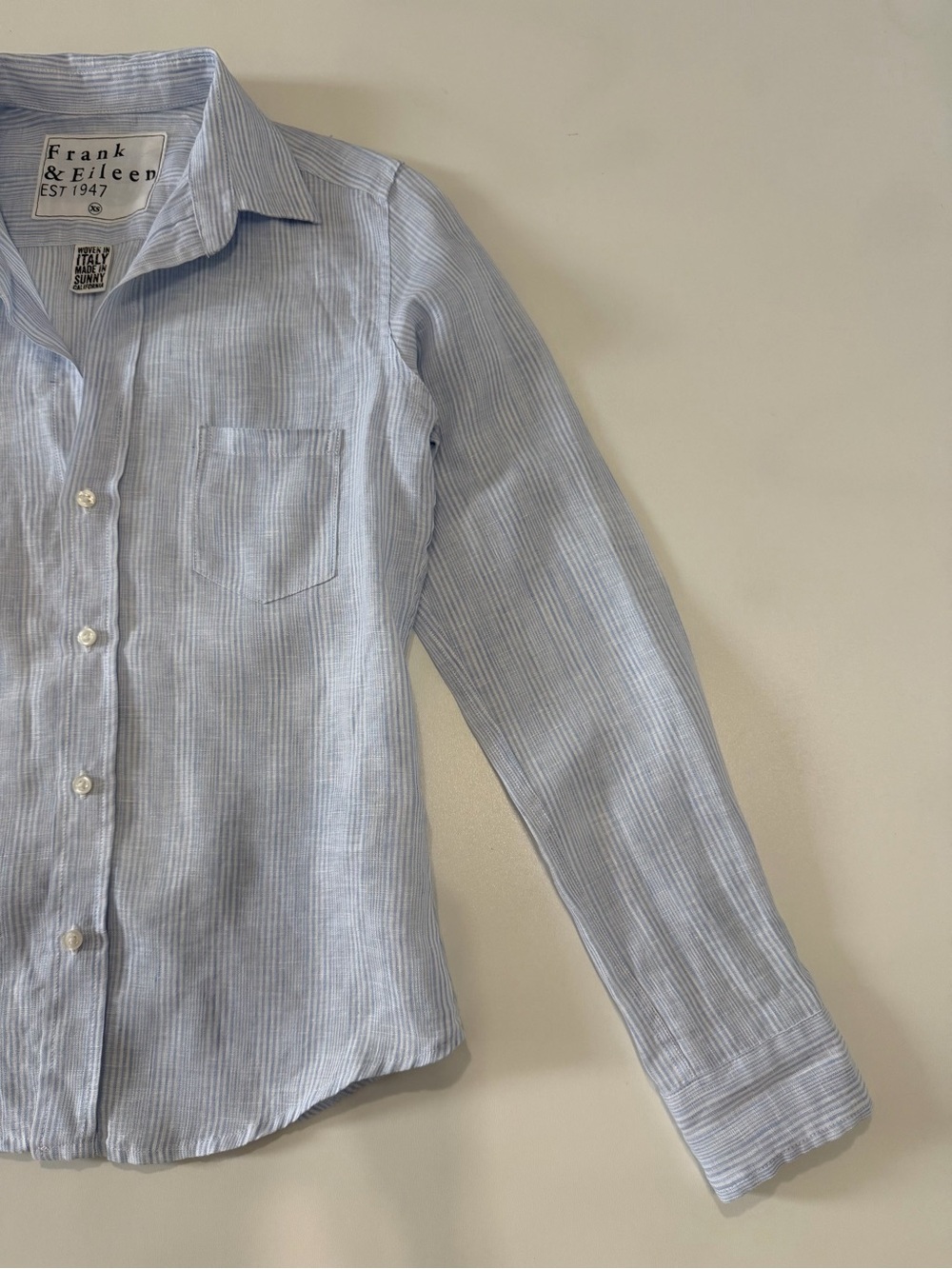 Frank & Eileen Women’s Size XS White Pale Blue Striped Button-Down Shirt - Picture 2 of 7